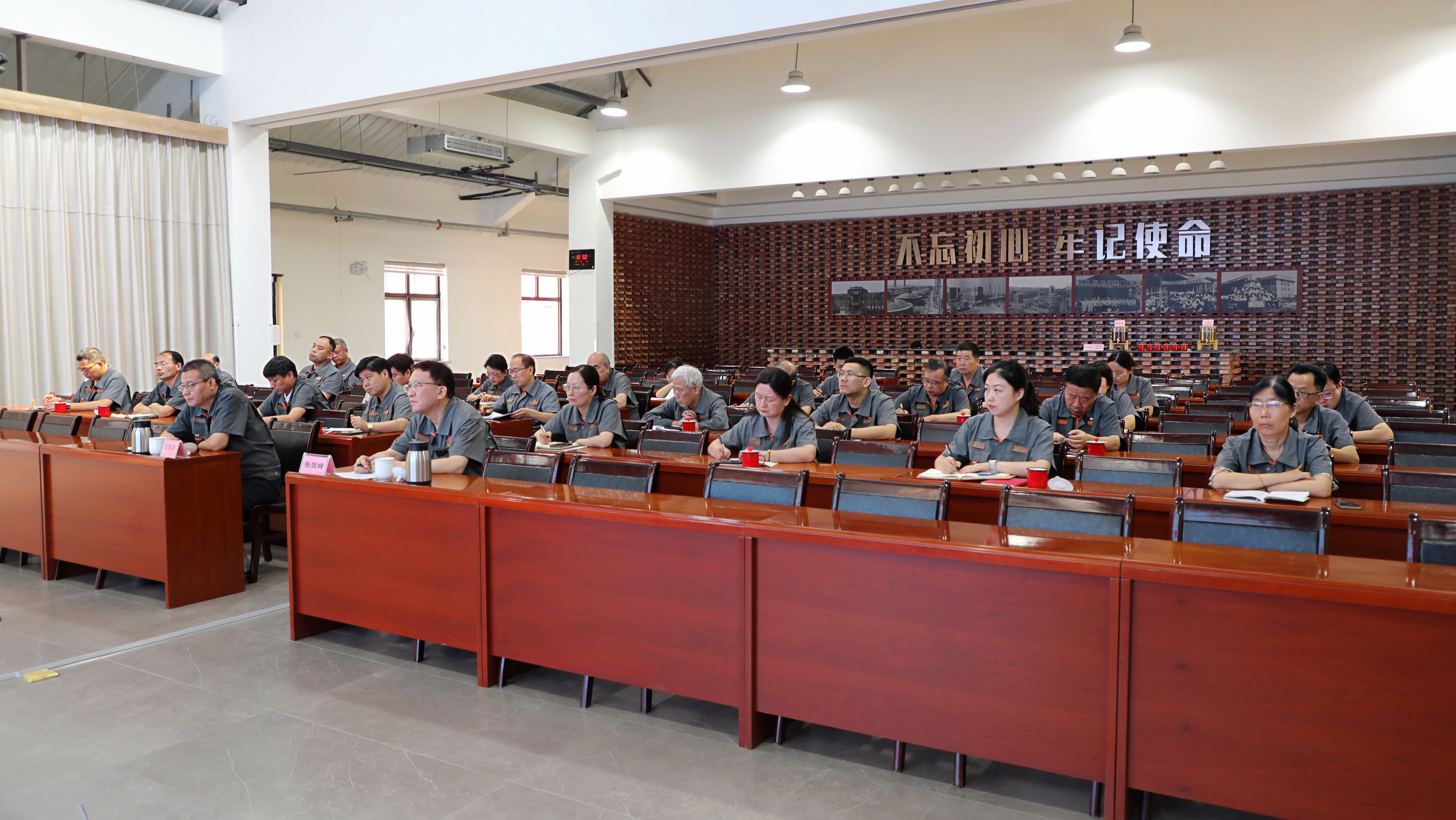 33dca0dc-6e8d-451d-a838-7d8b8ed1e7cc.jpg
